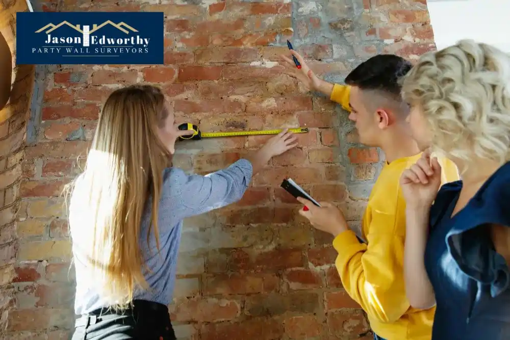 What are the responsibilities of a party wall surveyor Brackley?